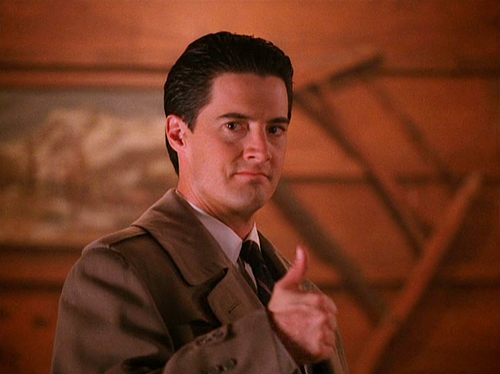 special-agent-dale-cooper-thumbs-up-twin-peaks.jpg