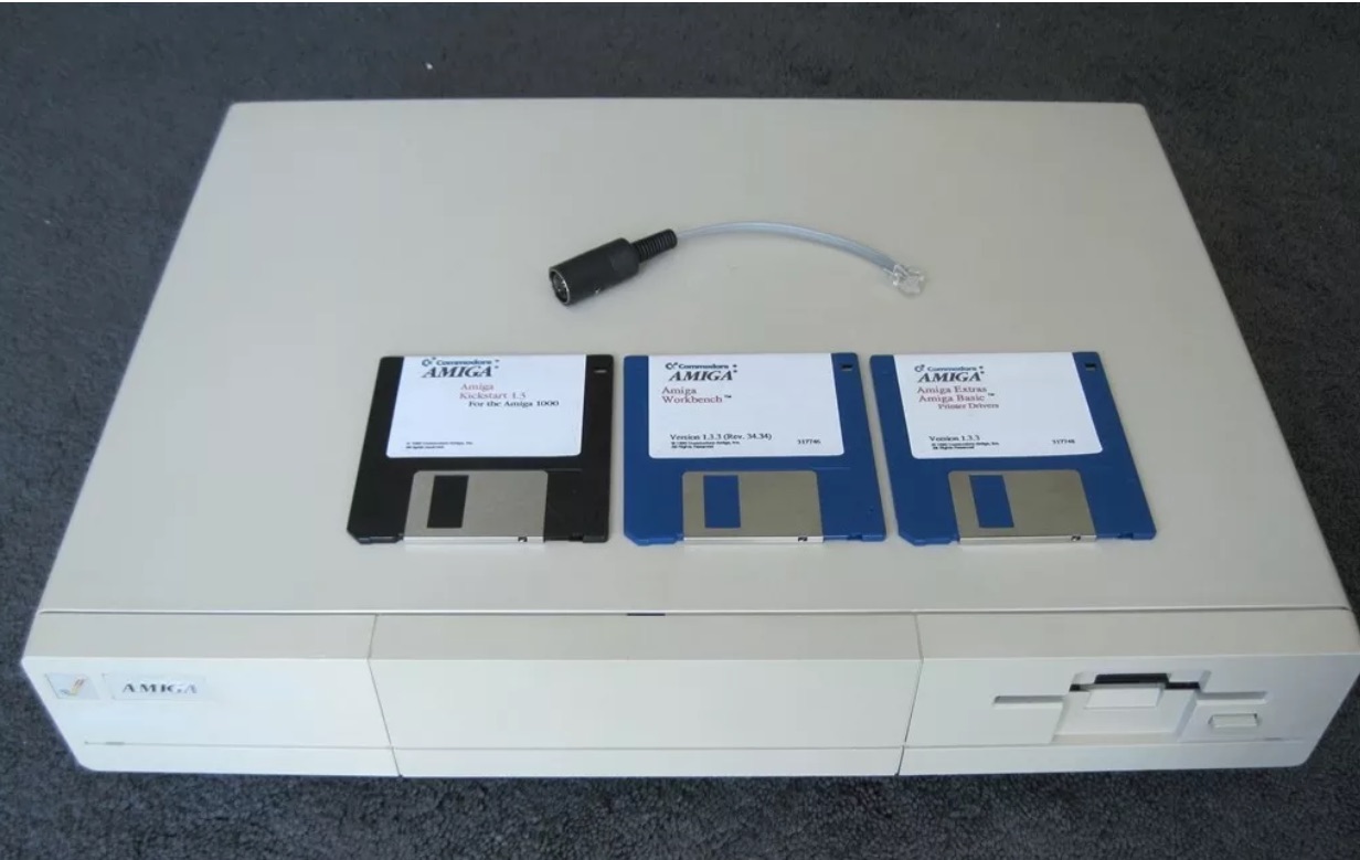 Amiga1000 base.jpg